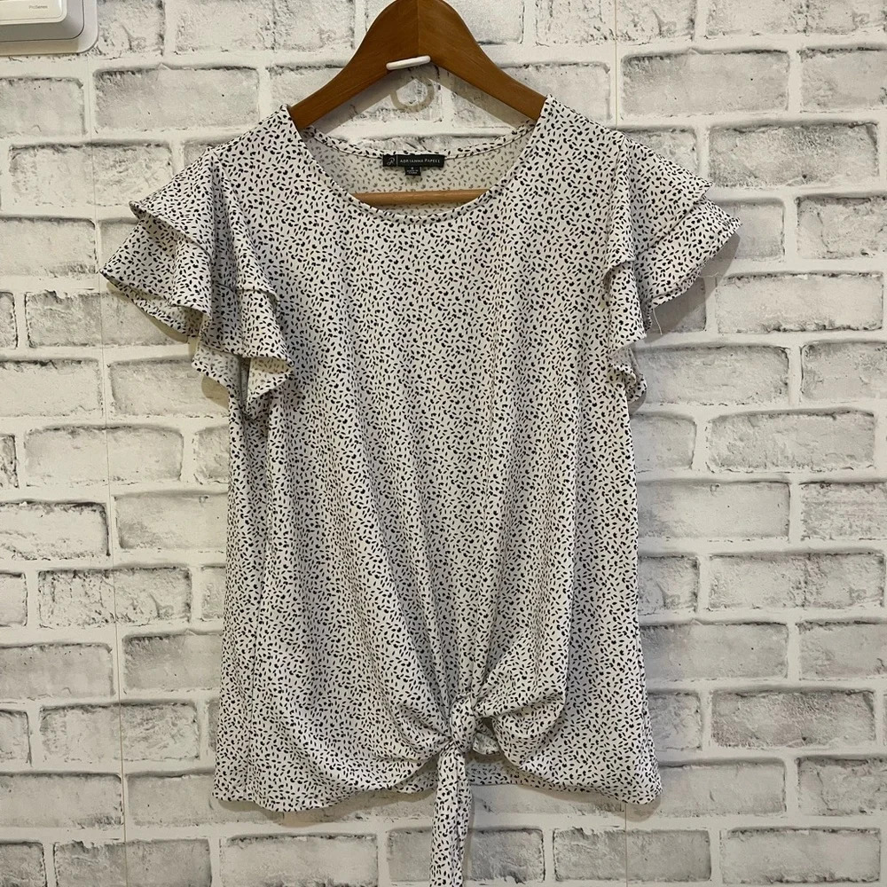Adrianna Papell white and black bring flutter short sleeve knot waist top Small